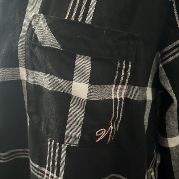 NWOT Victoria Secret Long Sleeve. Excellent Condition Color - Picture 3 of 10